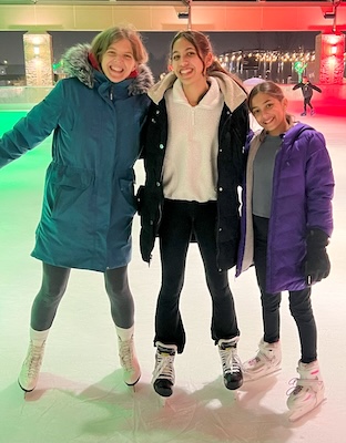 Jamie-Lynn and her daughters ice skating.